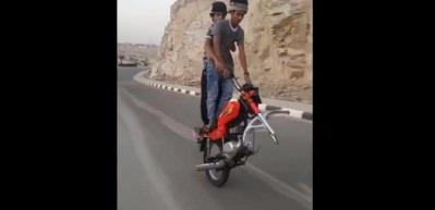 Tek tekerli motosiklet şov