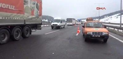  TEM'de 4 ara&ccedil;lı zincirleme kaza: 6 yaralı