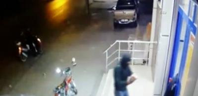 Ter&ouml;ristler markete bomba attılar