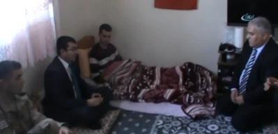 Ter&ouml;ristlerle girilen &ccedil;atışmada yaralanan asker baba evine getirildi