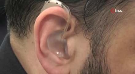 İşitme engelli çift, 10 yıl sonra birbirini yeniden duyunca duygusal anlar yaşandı