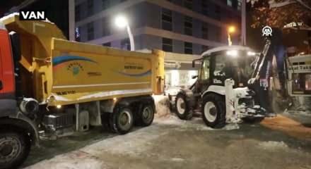 Doğu Anadolu&rsquo;da kar alarmı: 4 ilde 1493 yol kapandı, 1081&rsquo;i a&ccedil;ıldı