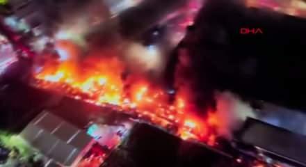 Esenyurt'ta fabrika yangını! B&ouml;lgede peş peşe patlama sesleri