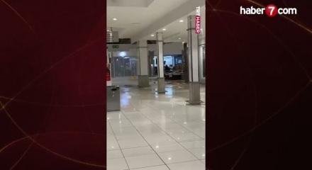 Alışveriş merkezinin tavanı sağanak nedeniyle &ccedil;&ouml;kt&uuml;