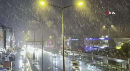 İstanbul&rsquo;da kar yağışı başladı
