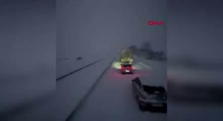 Kar nedeniyle kapanan Gerede-Karab&uuml;k yolu trafiğe a&ccedil;ıldı