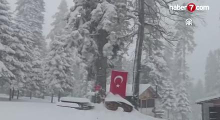 Karab&uuml;k, D&uuml;zce, Bolu ve Zonguldak'ta karla m&uuml;cadele &ccedil;alışmaları s&uuml;r&uuml;yor