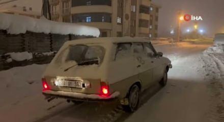 Karab&uuml;k'te kar &ccedil;ilesi ve eğlence bir arada