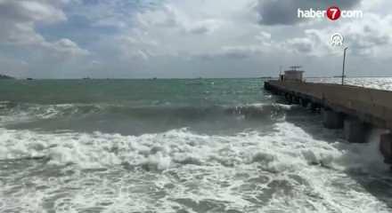 Marmara denizi i&ccedil;in fırtına alarmı: İstanbul valiliği uyardı