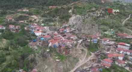 Demirci’deki 700 yıllık cami zamana direniyor