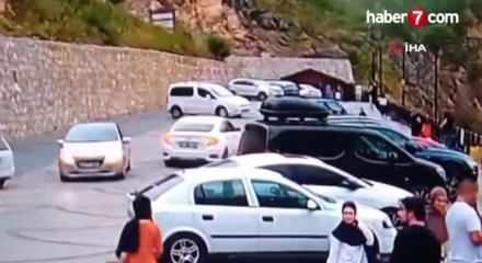 Fren yerine gaza bastı, otoparktan aşağı uçtu!