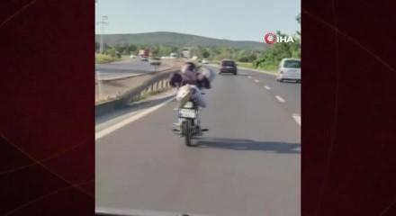 Sakarya’da tehlikeli şov pahalıya mal oldu: Motor bağlandı, ehliyet gitti