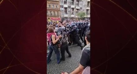  Alman polisi Filistin’e destek gösterisine sert müdahalede bulundu