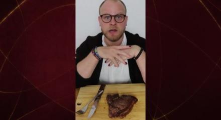 7 yıl sonra ilk kez et yiyen vagan fenomenin o anları kısa sürede viral oldu