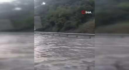 İstanbul'da etkili olan sağanak sonrası Kemerburgaz yolu göle döndü!