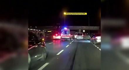 İstanbul'da korkunç olay: Motosikletten fırlayan kişi ambulansın altında kaldı