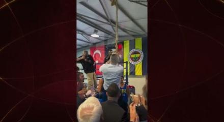 Sadettin Saran gücünü gösterdi! Taraftarlar "Ne yapıyorsunuz Sadettin Bey?" diye sordu