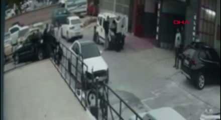 12 kişinin yaralandığı oto boyama atölyesinde ki saldırı kamerada