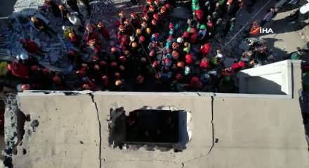 18 yaşındaki Dilara enkazdan böyle çıkartıldı