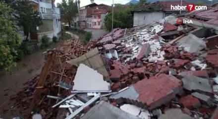 Balıkesir'de yaşanan deprem sonrası okullar 1 gün tatil edildi!