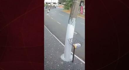 Brezilya'da feci kaza! Virajı alamadı direğe çarptı