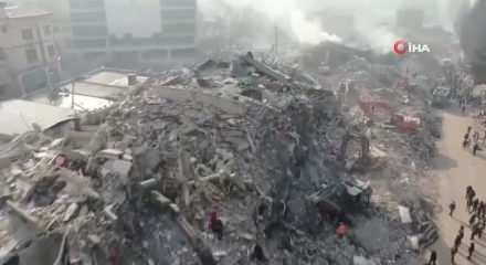 Depremin simgesi Ebrar Sitesi küllerinden doğdu