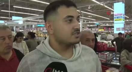 Hamsinin kilosu 50 liraya düştü, vatandaşlar markete akın etti