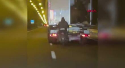 Hareket halindeki TIR’dan koyun hırsızlığı kamerada