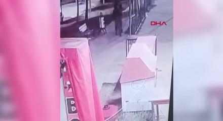 Parkta tartıştıkları 3 lise öğrencisini dövüp, bıçakladılar; olay kamerada