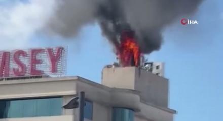 Pendik’te özel hastane çatısında yangın