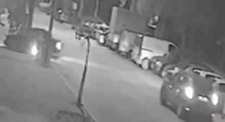 Trafik canavarı çarptığı motosikletliyi ezip kaçtı