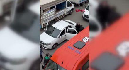 Trafikte tartıştığı kadın sürücüye saldırdı! O anlar cep telefonuna yansıdı