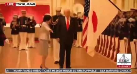 Trump'tan Japonya’da protokol krizi! Durmayı unuttu, Takaichi şaşkınlık yaşadı