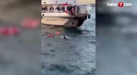 Üsküdar'da feribottan denize düşen kadının kurtarılması kamerada