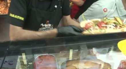 Ankara’da 1 liraya satılan tavuk döner ve ayrana vatandaşlardan yoğun ilgi