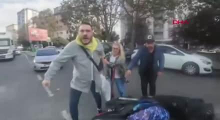 Ataşehir'de motosikletliye tekme-tokatlı saldırı: ‘Nasıl küfür edersin’