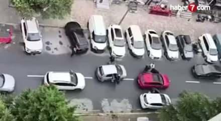 Kadın sürücülerin yol kavgası kamerada