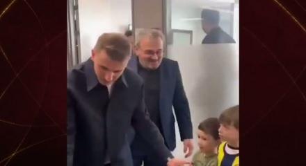 Kerem Aktürkoğlu gönülleri fethetti! ilkokul öğrencisinin dileğini yerine getirdi