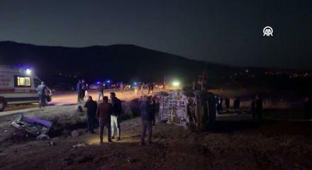 Şarampole devrilen işçi servisindeki 2 kişi öldü, 7 kişi yaralandı