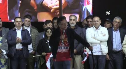 Petro, Katar Emiri Al Sani'ye Karayipler için arabuluculuk yapması teklifinde bulundu