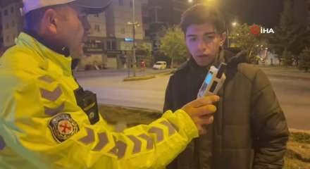 Seyir halindeyken uyuyan sürücü, kaza sonrası da uyumaya devam etti!