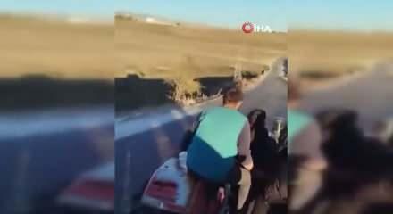 Yol videosu çekmek isteyen gençler kaza yaptı! O anlar sosyal medyada viral oldu