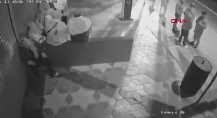 Ankara'da otomobil durağa daldı: 6 yaralı; kaza anı kamerada