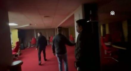 Baba ve iki oğlu kruvaziyer turu yaparak kumar oynatmışlar