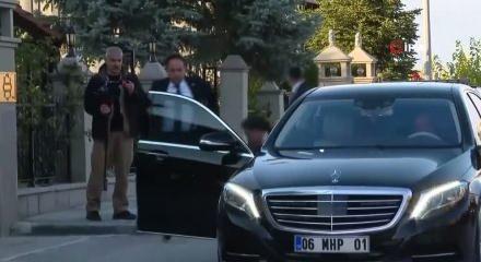 Bahçeli, Erdoğan'ı karşılamak için konutuna geldi