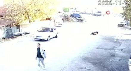  "Çakmak" bahanesiyle yaklaşıp bıçakladı: O anlar kamerada