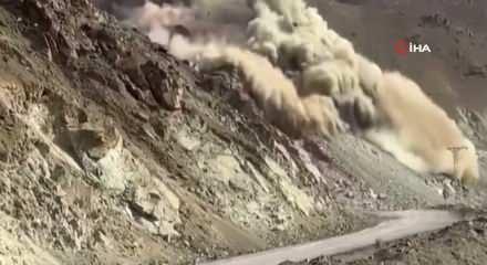 Devasa kayalar dinamit patlatılarak unufak oldu!