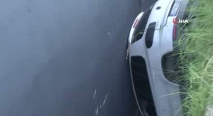 Direksiyon hakimiyetini kaybeden sürücü boşluğa uçtu! İşte savaş yerini andıran kaza