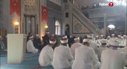 Dualar ve gözyaşlarıyla Kartal'da 54 hafız için icazet töreni