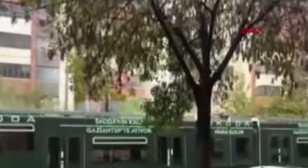 Gaziantep'te seyir halindeki tramvaya yıldırım düştü: Seferler durdu